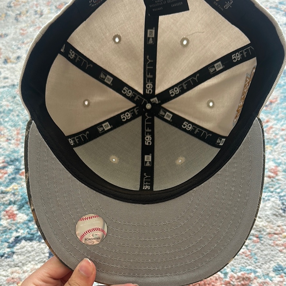 Yankees Fitted Hat - Picture 5 of 7